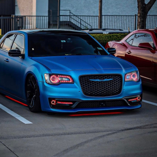 CHRYSLER 300: MULTICOLOR FLOW SERIES HEADLIGHTS (2011-2023)